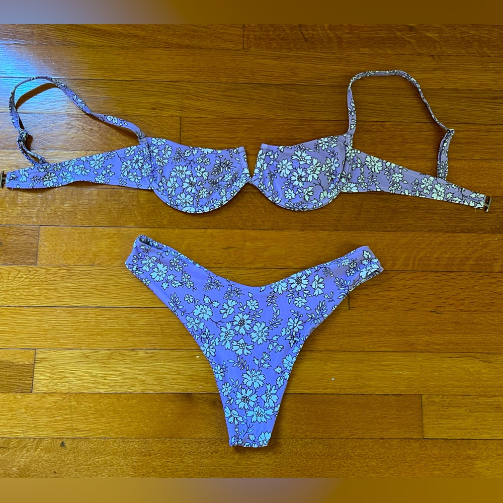 Floral bikini set size small top medium bottoms